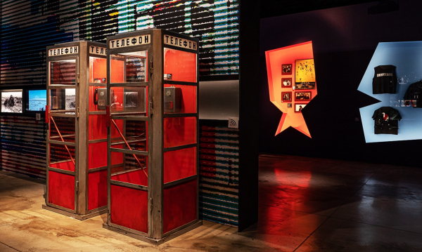 Выставка «Виктор Цой. Легенда» пришвартовалась в «Севкабель порту» Выставка «Виктор Цой. Легенда» пришвартовалась в «Севкабель порту»