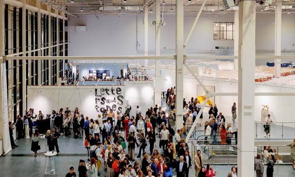 Виртуозы стендов: открылась Cosmoscow 2025 Виртуозы стендов: открылась Cosmoscow 2025