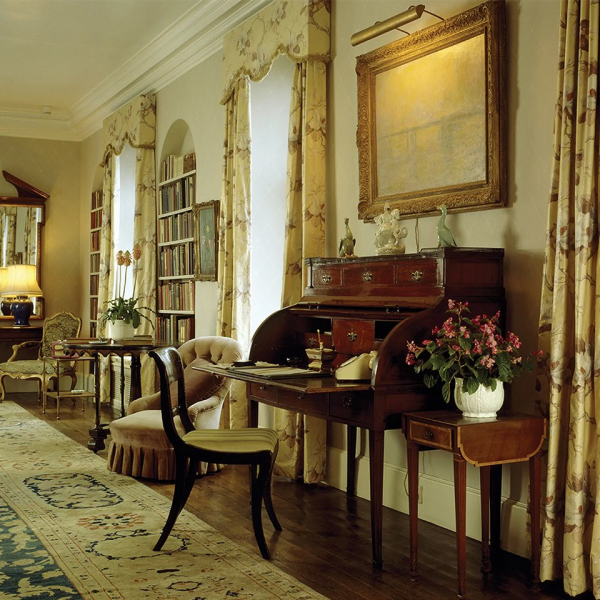 Отреставрирована картина Моне, принадлежавшая Черчиллю и потемневшая от дыма сигар Отреставрирована картина Моне, принадлежавшая Черчиллю и потемневшая от дыма сигар