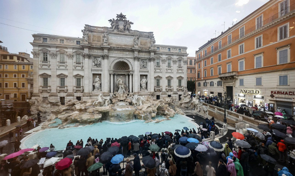 Фонтан Треви открылся после реставрации Фонтан Треви открылся после реставрации