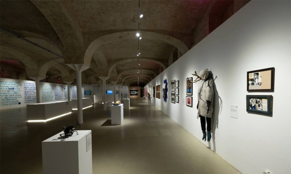 Вспомнить все: 17 лет истории «Винзавода» на выставке «НИИ Архив. Ремонтаж» Вспомнить все: 17 лет истории «Винзавода» на выставке «НИИ Архив. Ремонтаж»